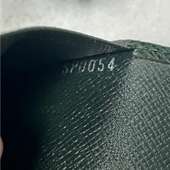 SALE!! LOUIS VUITTON MM Agenda Forest Green Taiga Leather Authentic - Picture 5 of 10